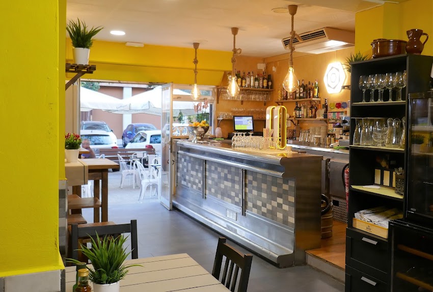 Molly’s Resto-bar