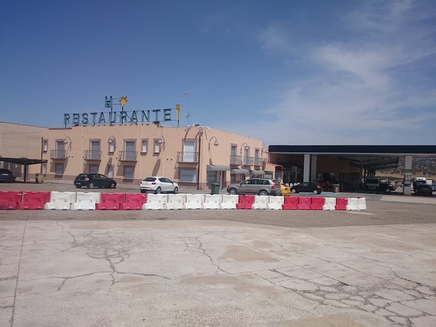 Hostal Rte. Portugal II y Estación de Servicio Almaraz Km.200