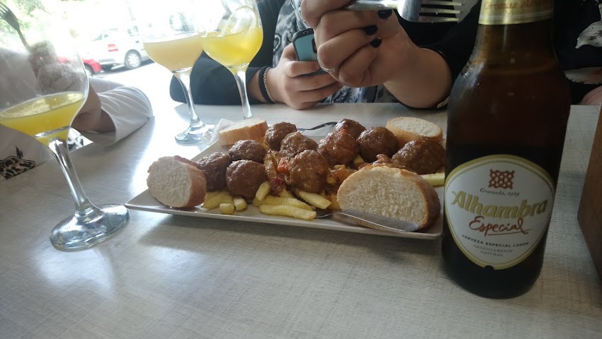 Cafe Bar Escaparate (Copas & Tapas )