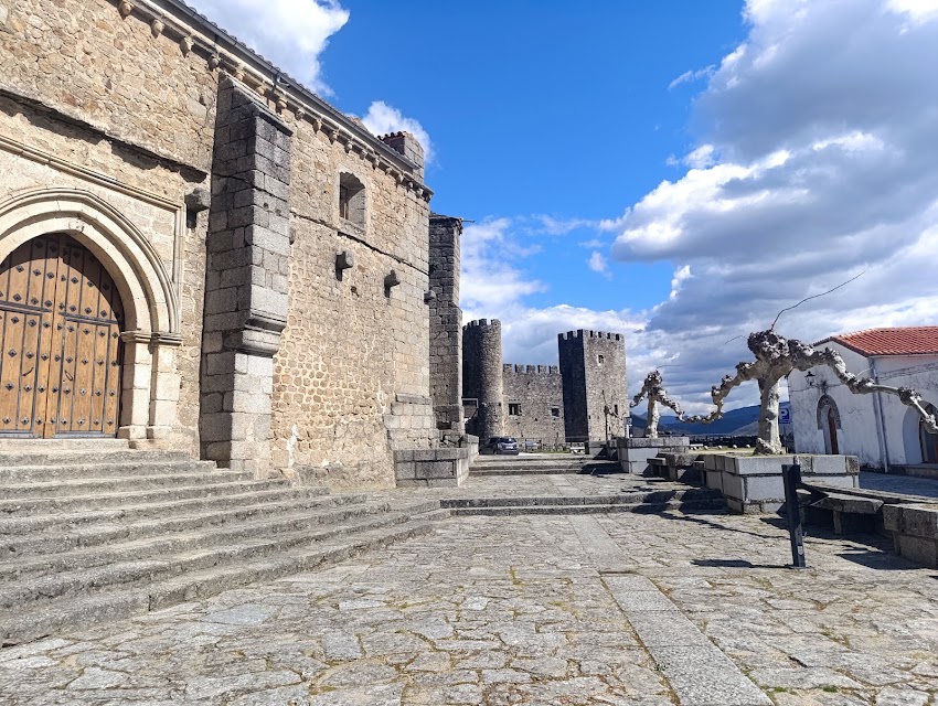 Restaurante (con museo) Castillo de Montemayor del Río-Salamanca