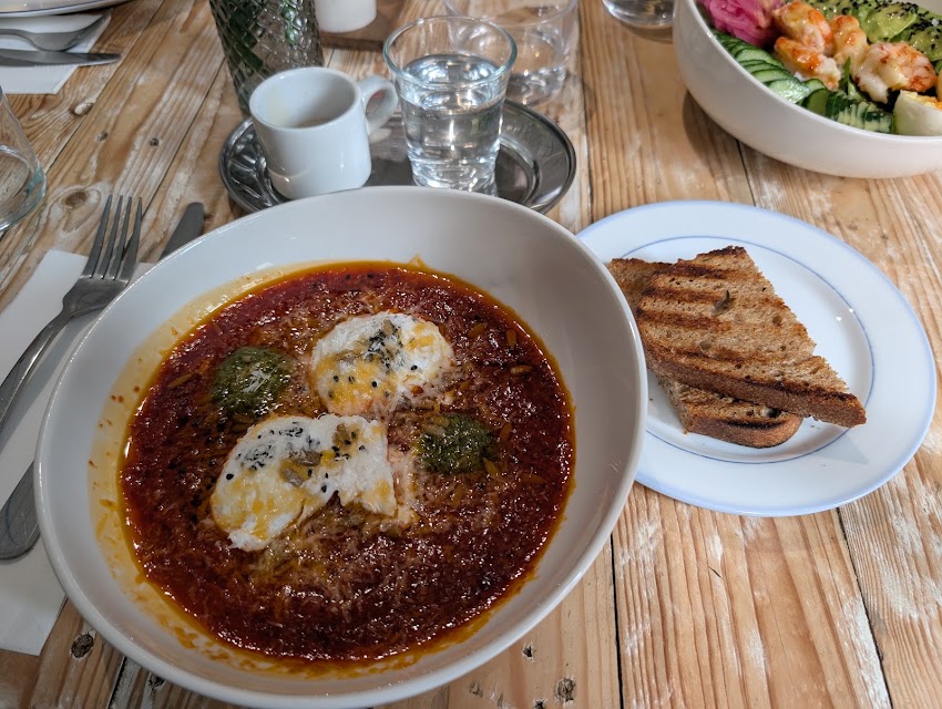 Daily bistro