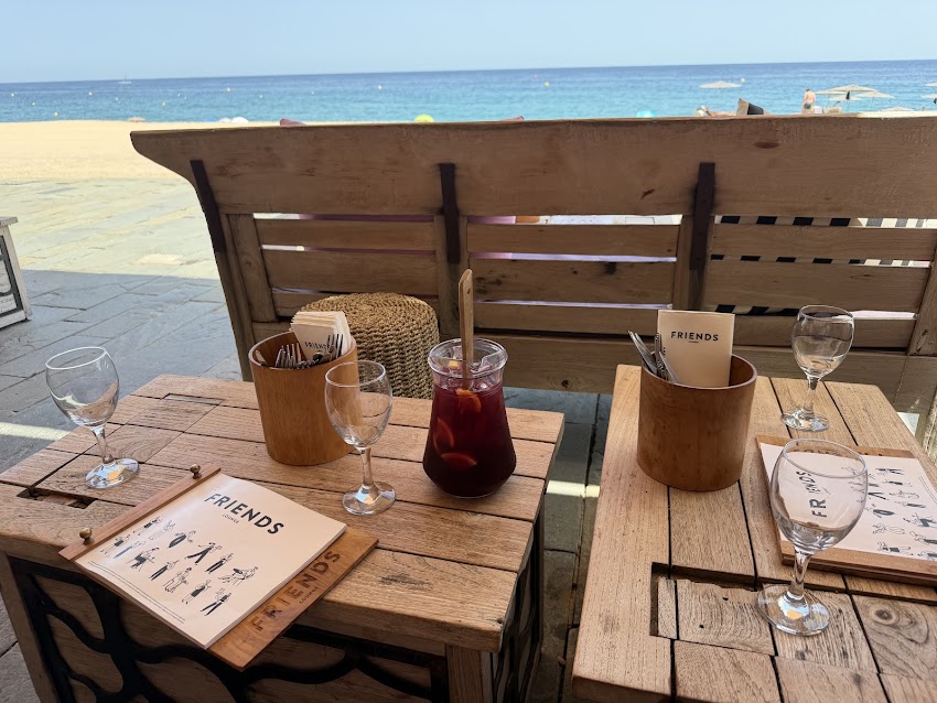 Friends Bar Restaurant