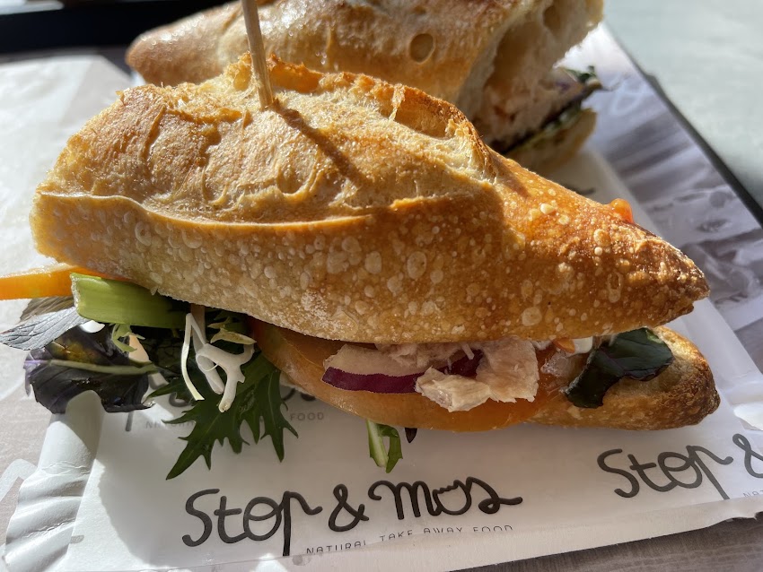 Stop & Mos