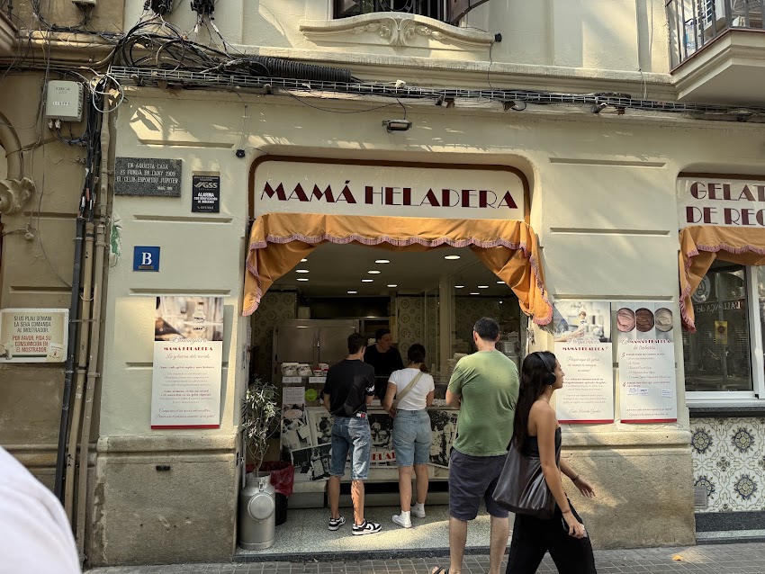 MAMÁ HELADERA