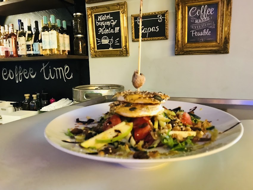 Bar Michel ( el terreno , Palma , pa amb olí , tapas ,cocktail , restaurante , bar , ambiente , música ,hamburguesas)