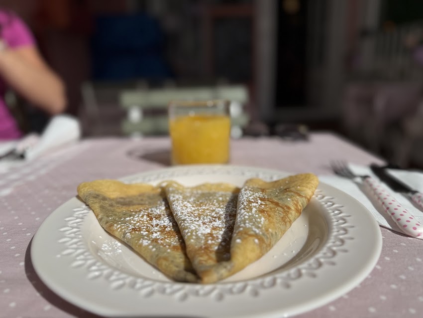 La Esquinita Creperia Restaurante