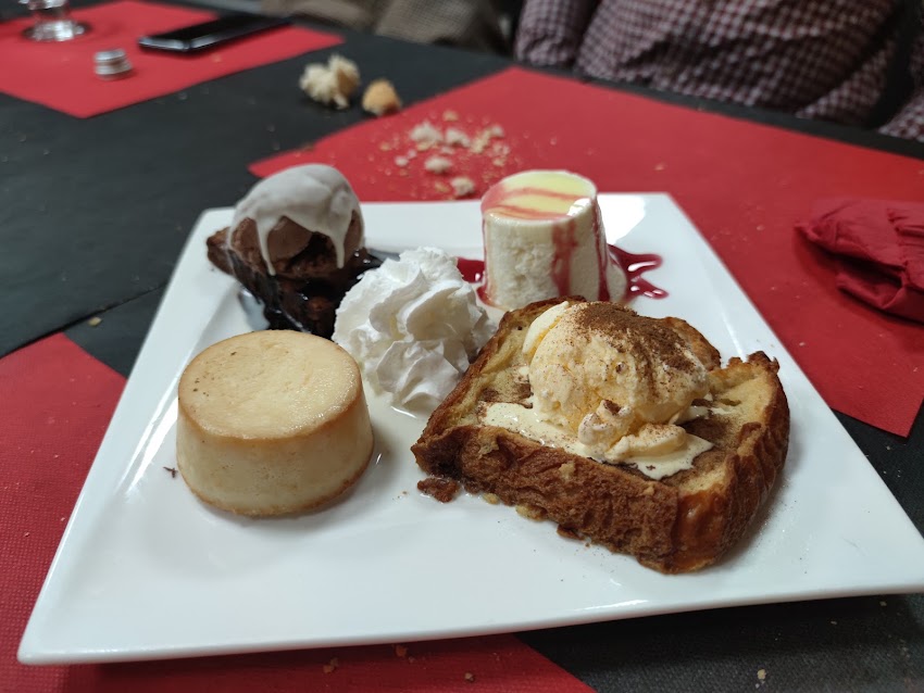 CAFÉ RESTAURANTE CON CAVA