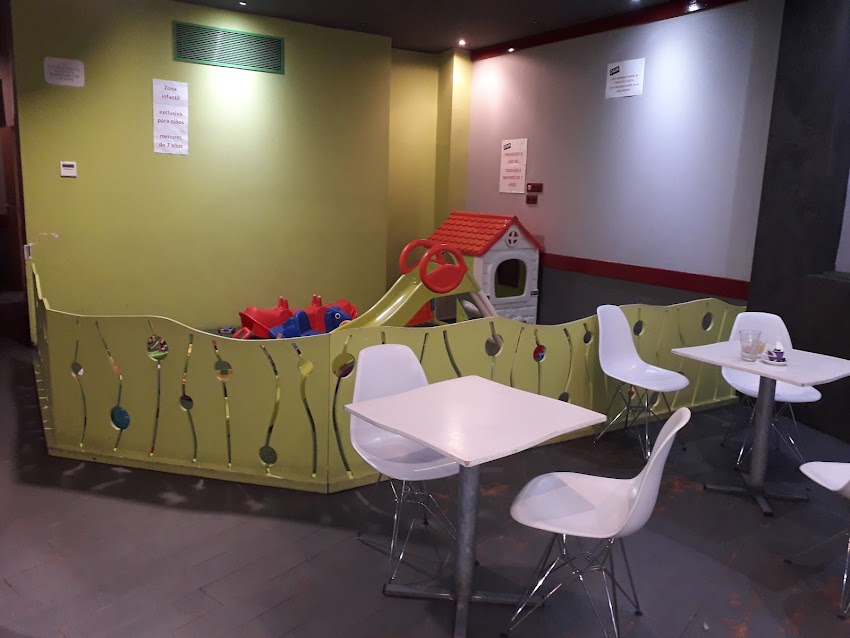 DAVIA Gulabar & Café Zaragoza