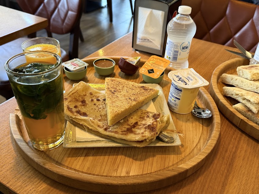 Al Madina cafeteria restaurant مطعم اكل مغربي