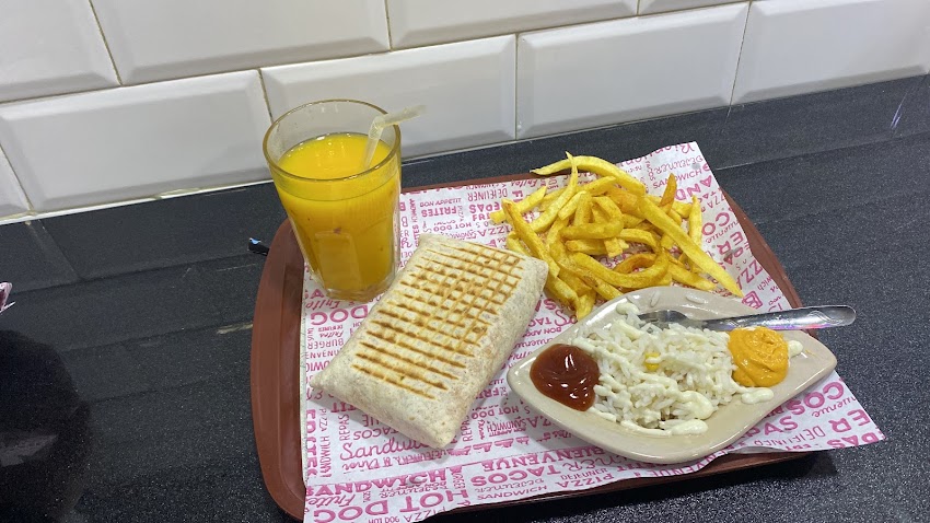 Cafetería Pizzería Vuestro Kebab (Alhamabra)