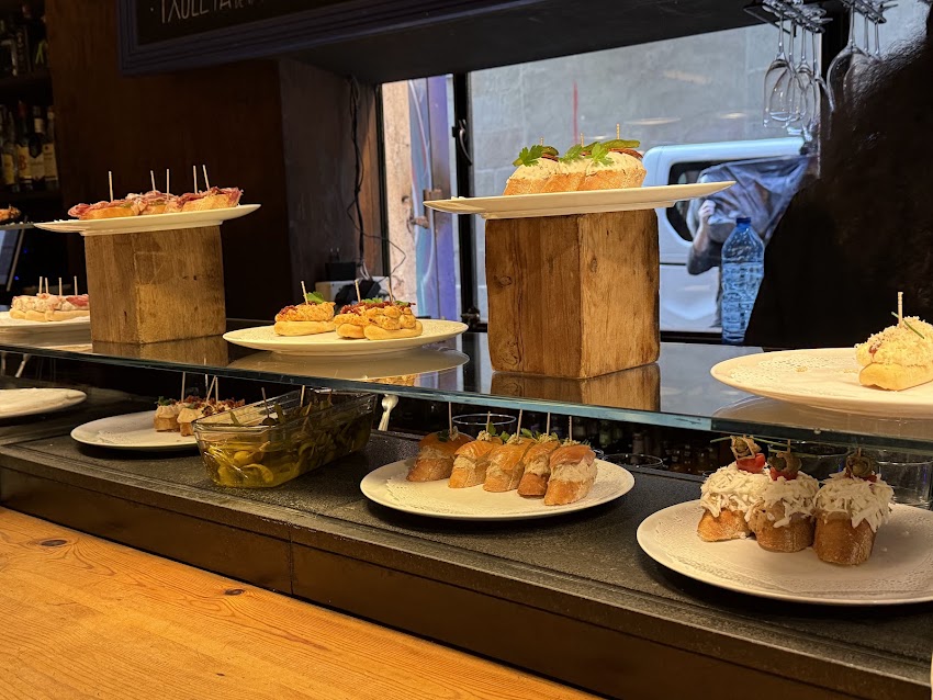 Golfo de Bizkaia Born – Taberna Vasca de Pintxos