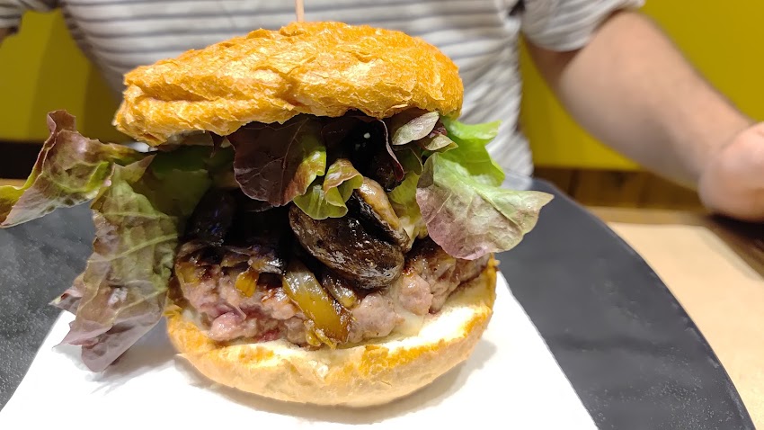 Nou Baviera Vic – Hamburgueseria Frankfurt