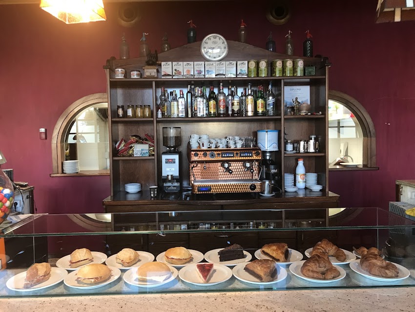 L’Antigualla Classic bar- Burger, Bocatas, pizzas y platos combinados, tapas en Tremp