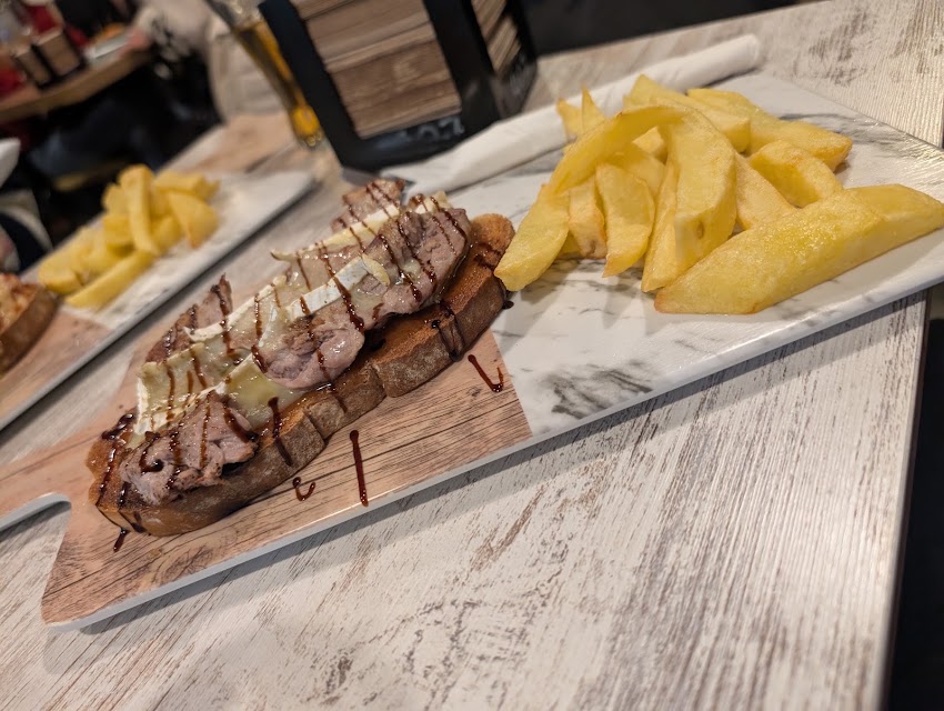La Nueva Mentira GastroBar & Drinks