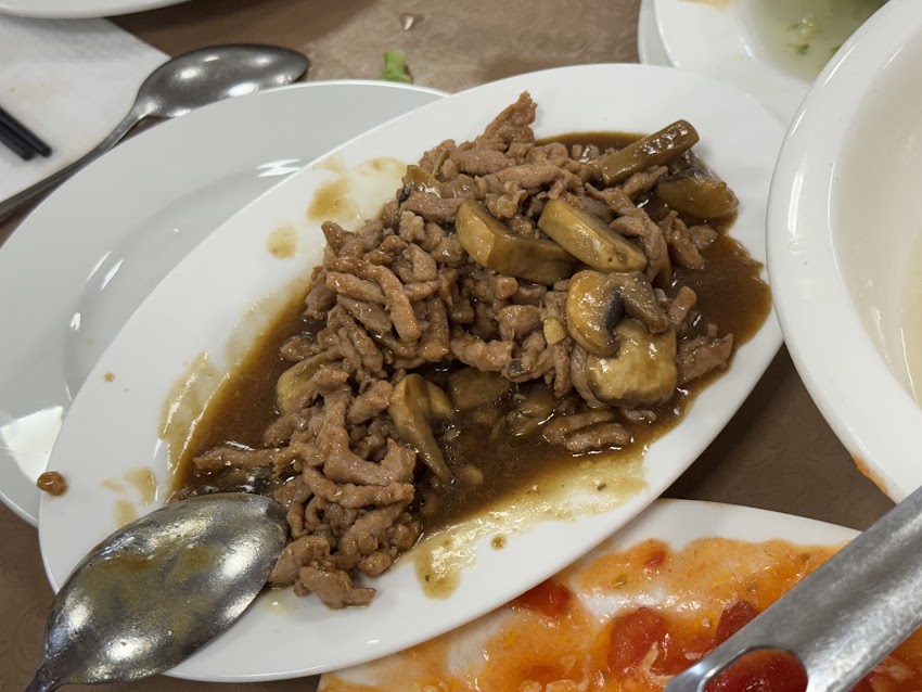 Zhonhuadajiudian 中华大酒店 (Solo extranjeros)