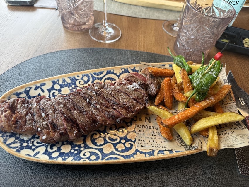 LAVAKA Steak House Restaurant