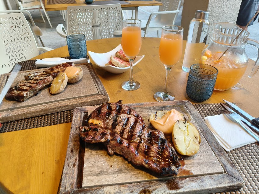 La Violeta Restaurant HOTEL SPA & CHILL OUT