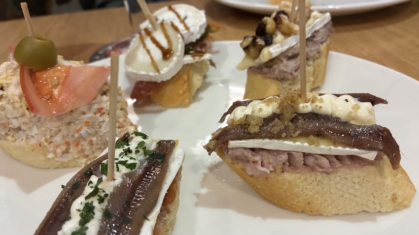 Antollos ~ pinchos y vinos