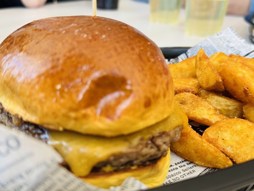 Hamburguesería LA RUBIA