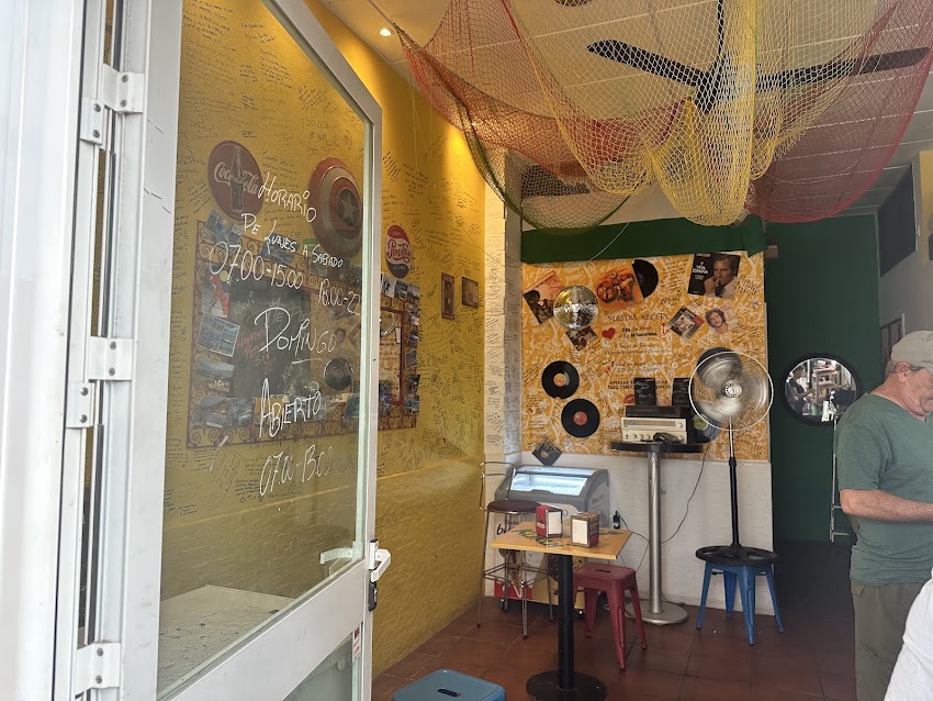 Kukui – Desayunos, Bar,cervezas , tapas