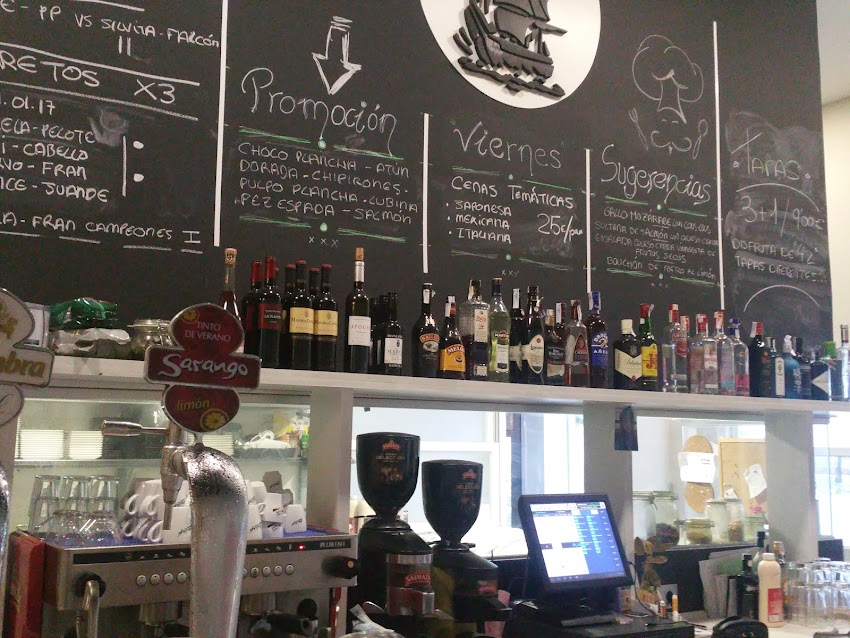 Gastrobar La Martina. Brasa & Pádel