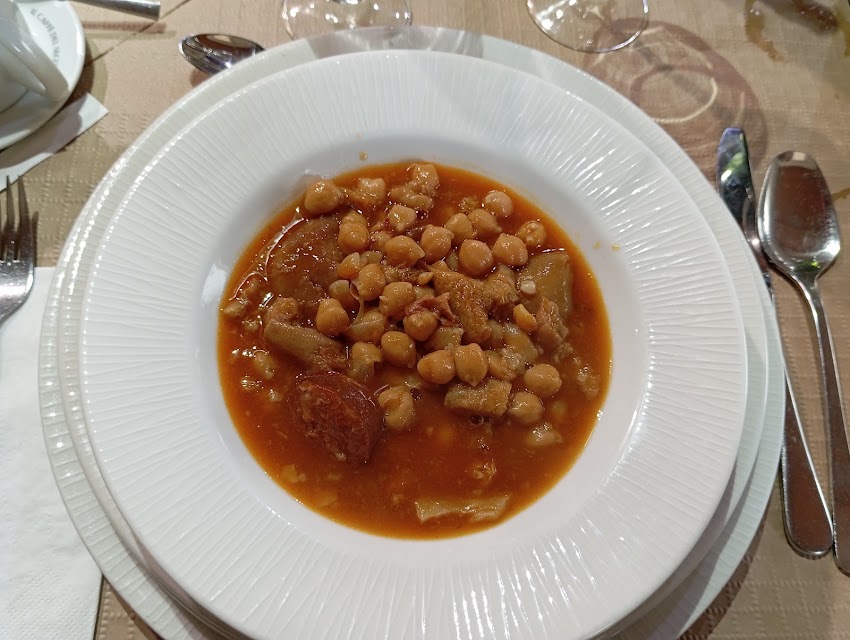 YENKA | Restaurante – Pensión **