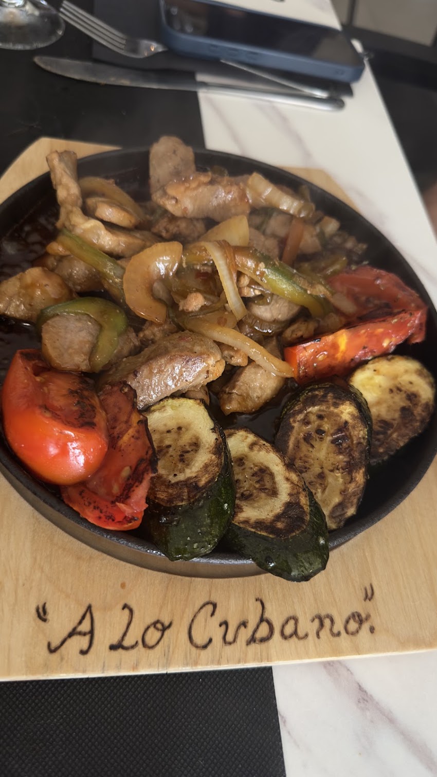 A lo Cubano Fusión | Restaurante & Cócteles