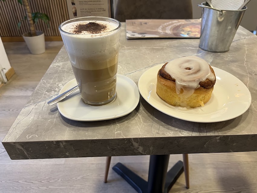 Cafeteria Grano coffee lunch