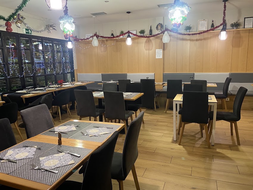 Restaurante La Góndola Veneciana (Frente a la piscina de verano)