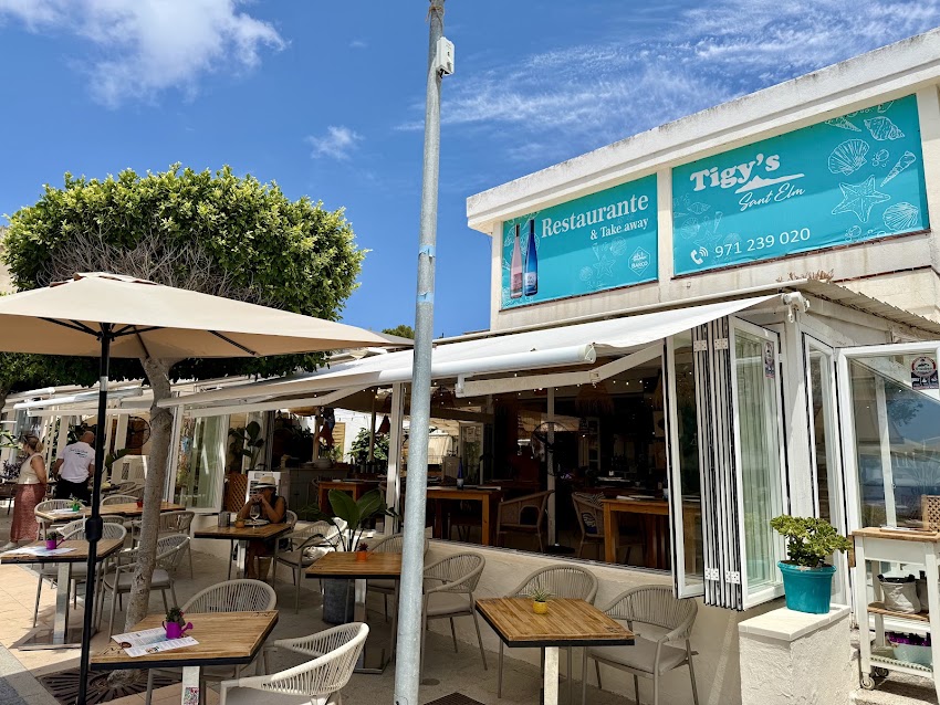Sant Elm Beach, Restaurant