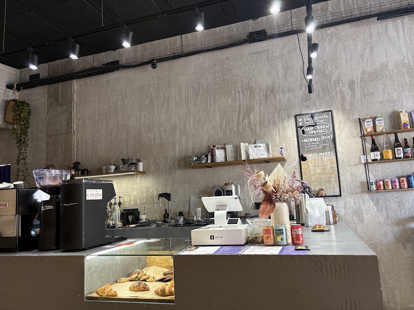 BLUR — Specialty Coffee & Brunch