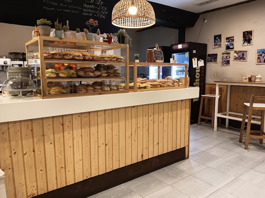 Cafetería Restaurante La Devesa