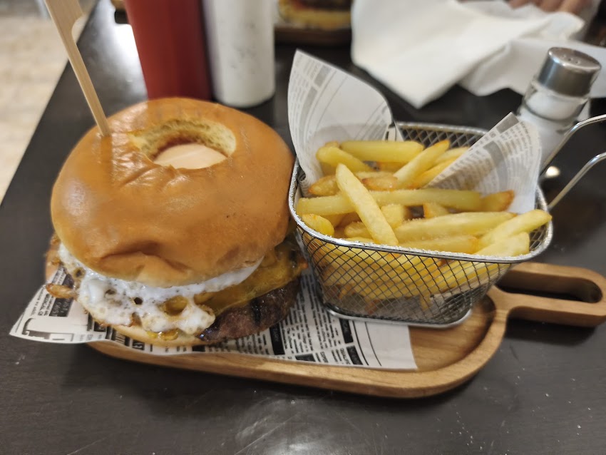 Food station and shakes