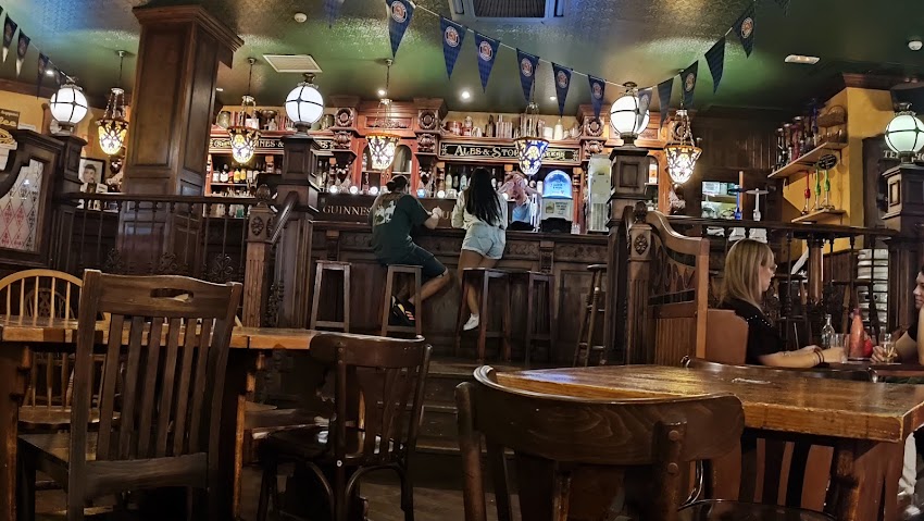 Pub The Cliffs CC Heron City