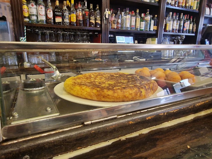 Luas Irish Tavern