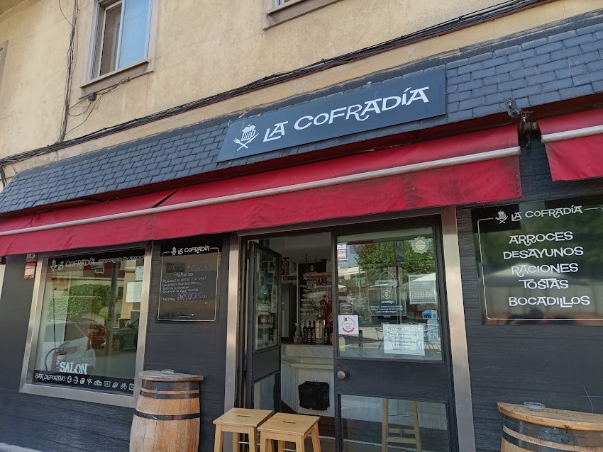 ARROCERIA LA COFRADÍA, SPORTS BAR