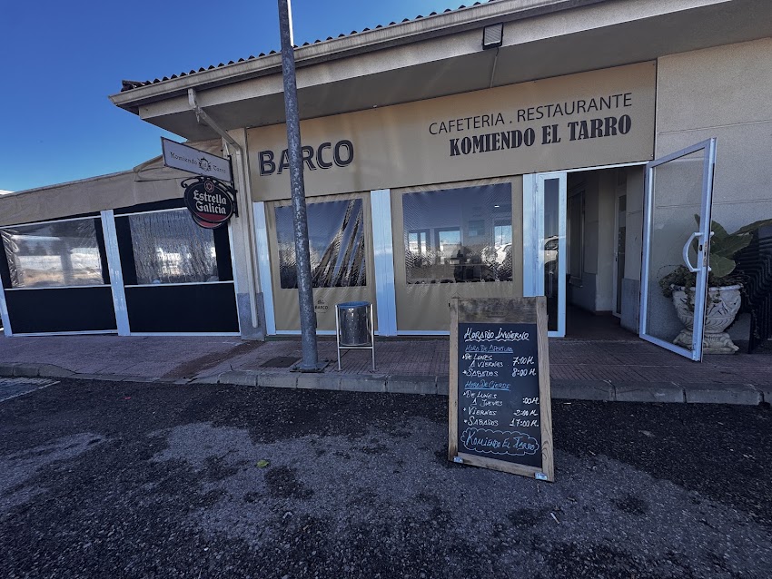 Bar restaurante komiendo el Tarro