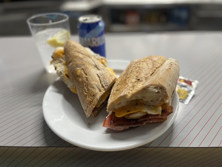 Café bar Montreal hamburguesería bocateria
