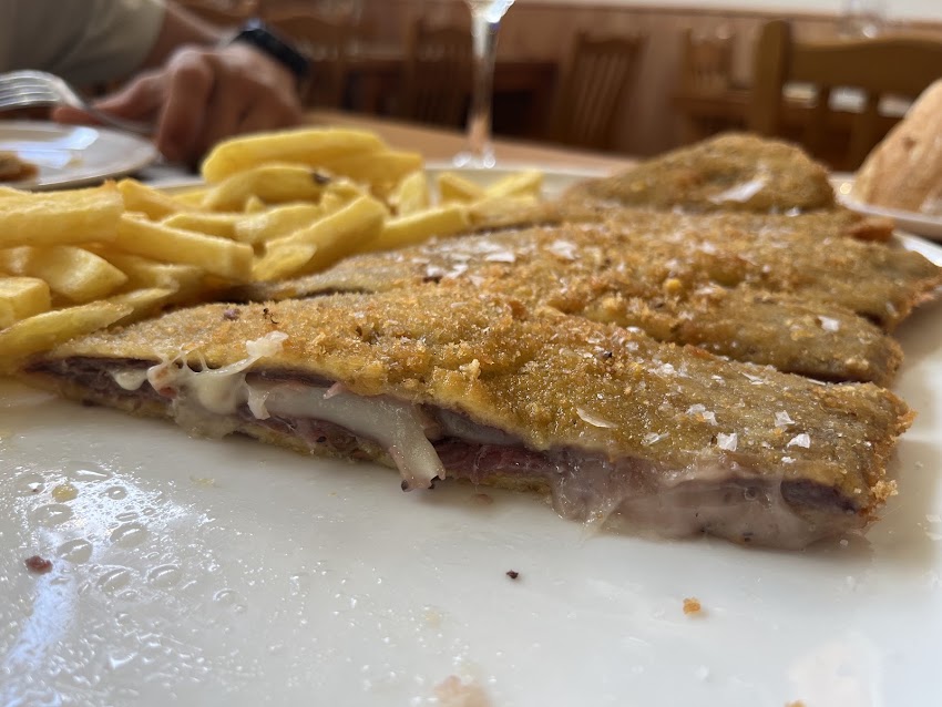 El Trasgu Fartón restaurante – sidrería del Centro Asturiano de Vitoria