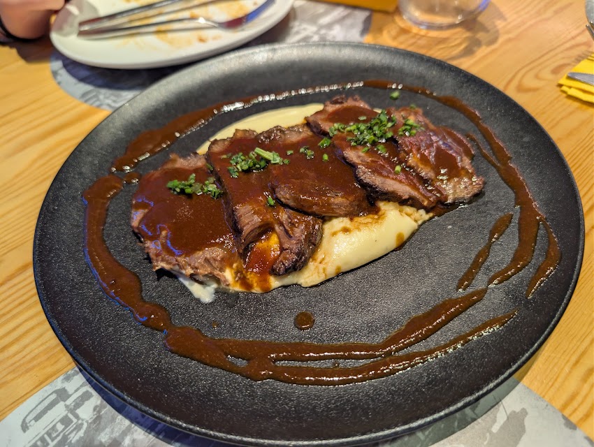 KM1187 – Wine Food & Tapas