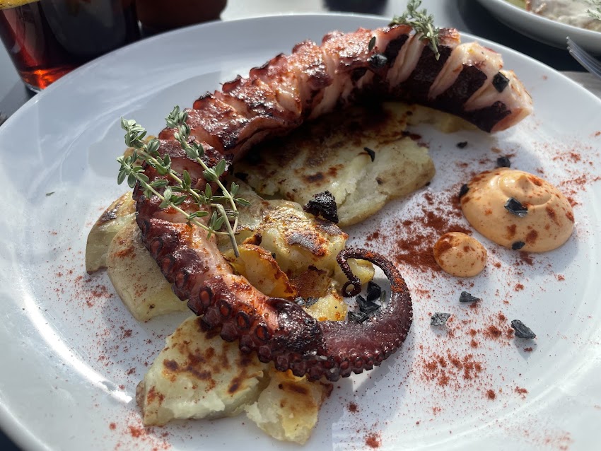 Damajuanas Tapas Del Sur Tarifa
