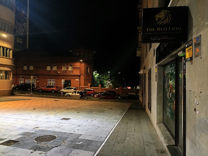 THE RED LION BRITISH PUB