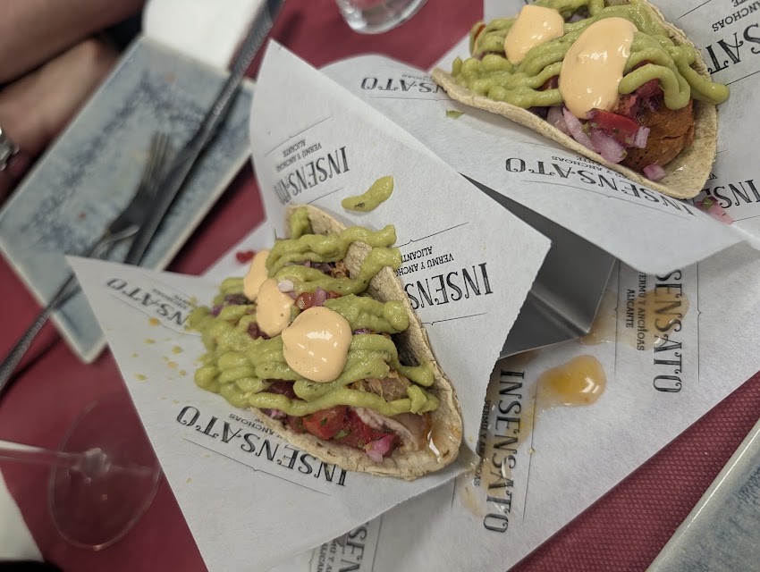 INSENSATO. Vermú y anchoas.