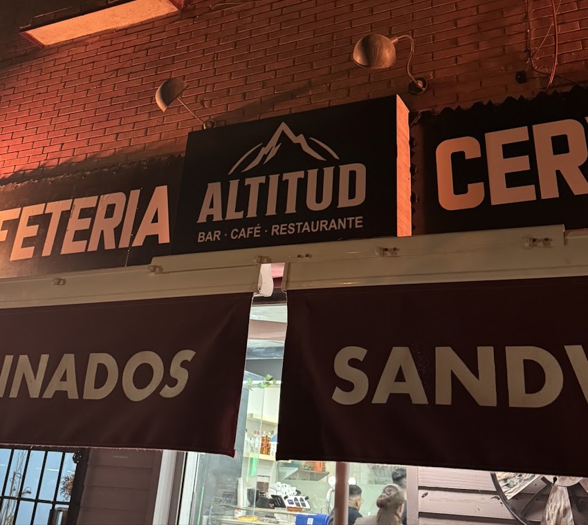Altitud Bar Cafe Restaurante