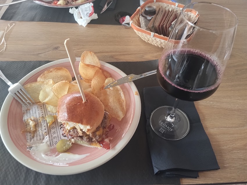 BRUTAL BEACH BURGER