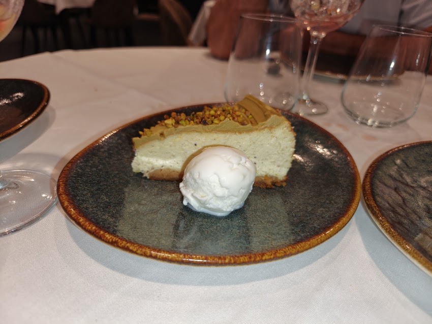 Restaurante La Mansa Grill Estates
