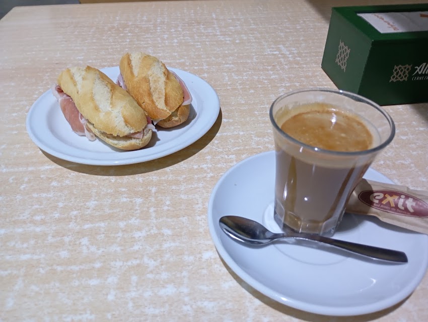 Cafeteria & Tienda EXIT