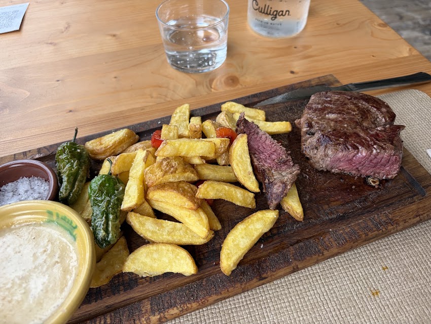 La Vista Bar and Kitchen