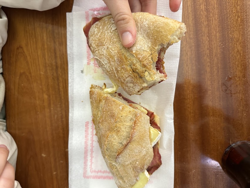 Jamonería La Marina