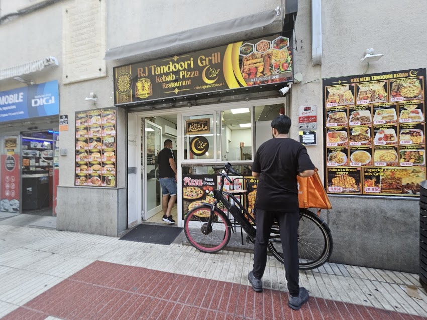 RJ Tandoori Grill Halal Kebab Burger Pizza Take Away in Calella